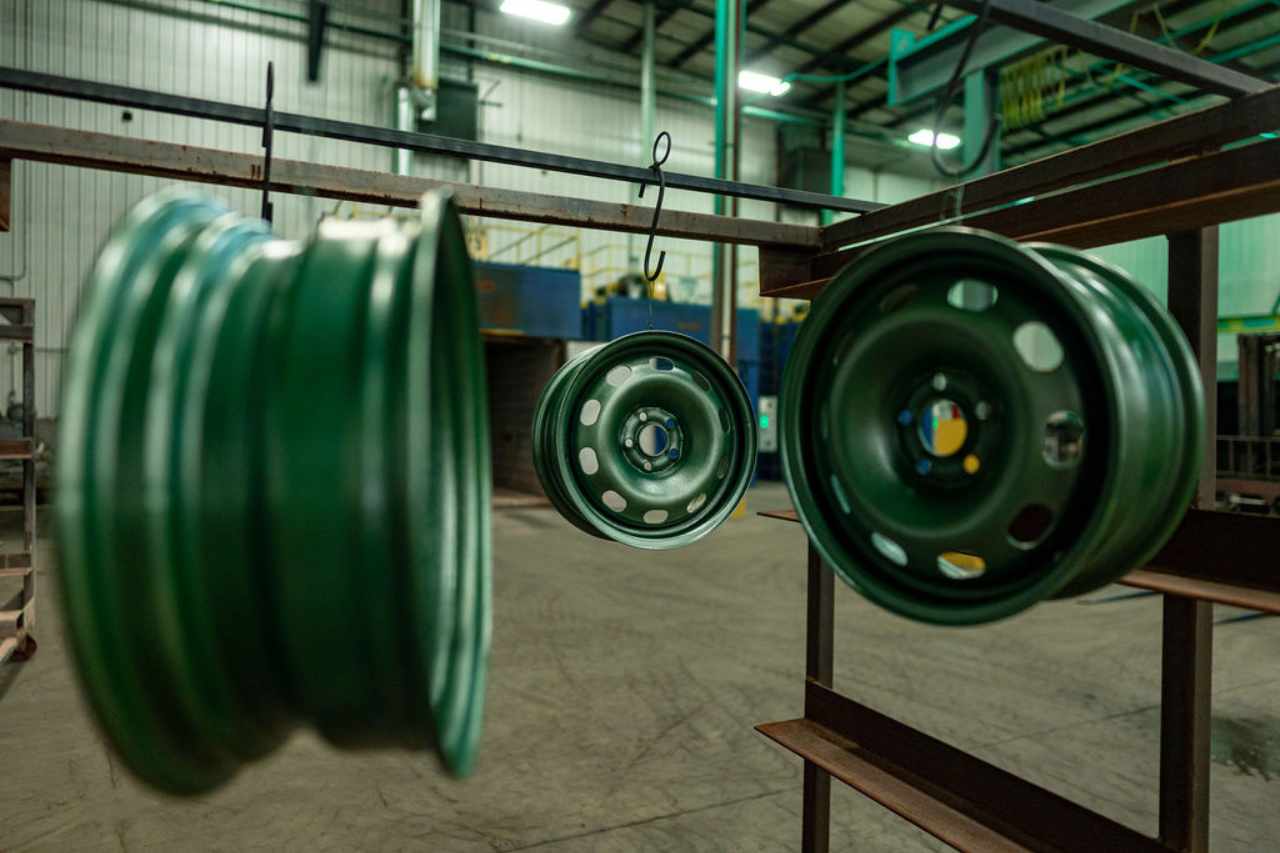 The final product - tire rims in a soft green colour - after the powder coating process.